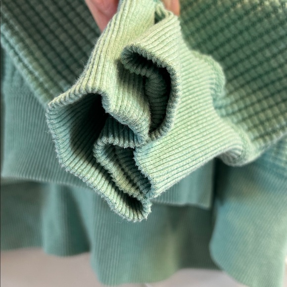 AMERICAN EAGLE OUTFITTERS V-Neck Oversized Waffle Sweater - Picture 5 of 8